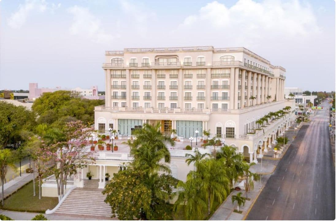 Edificio del Fiesta Americana sobre Paseo de Montejo en Mérida